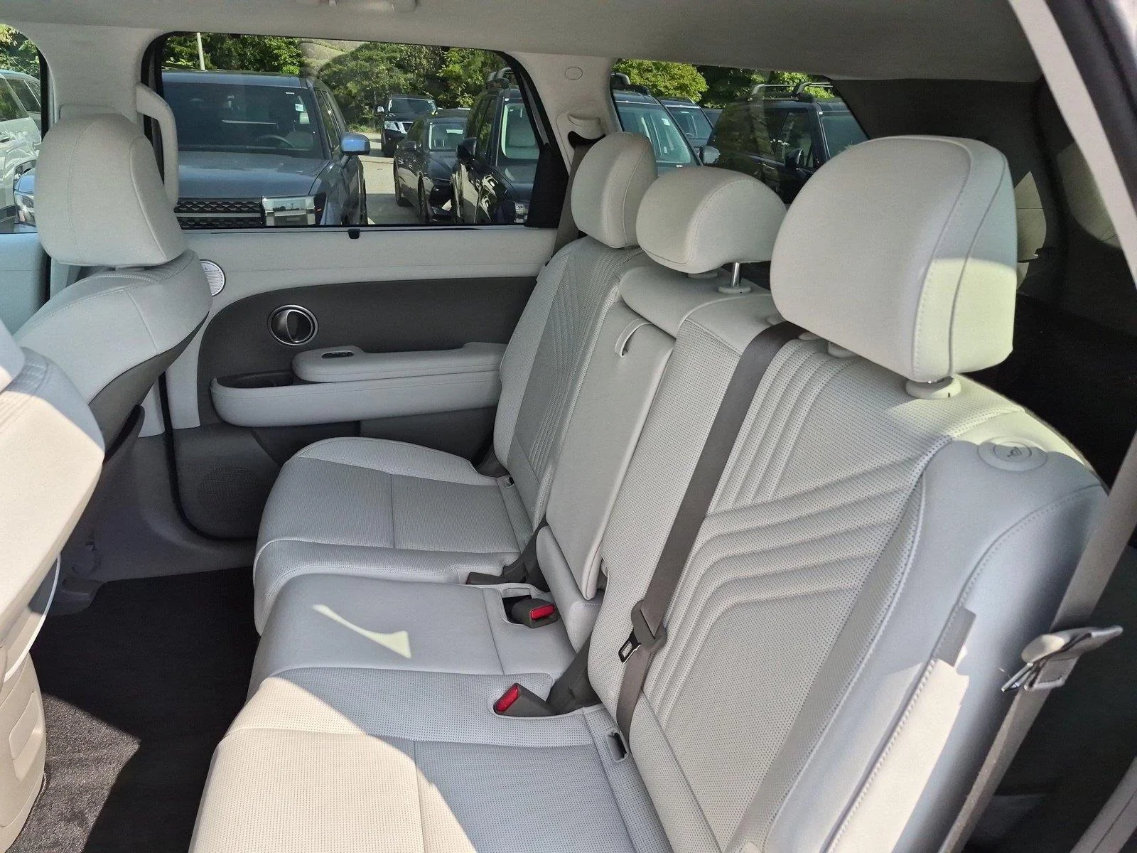 Used 2026 Typhoon Silver Metallic Hyundai SEL 8P image 32