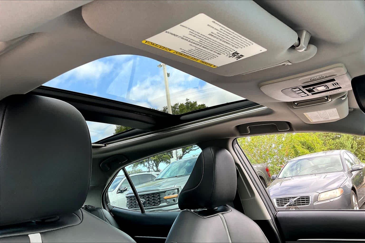 Used 2018 Wind Chill Pearl Toyota XSE V6 image 20