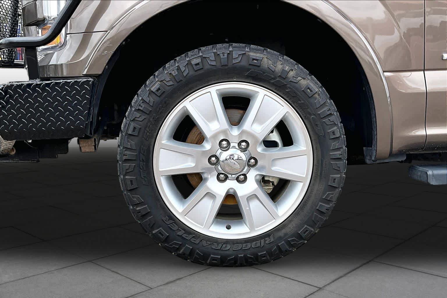 Used 2017 Caribou Metallic Ford Lariat image 10