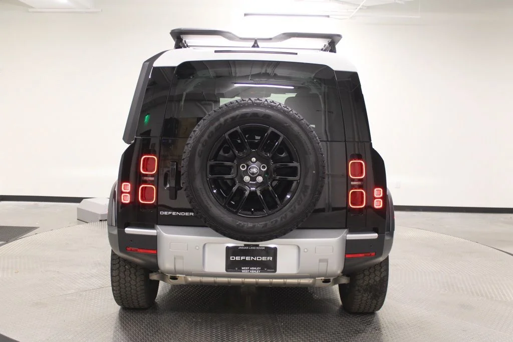 Certified Used 2025 Santorini Black Metallic Land Rover S image 7