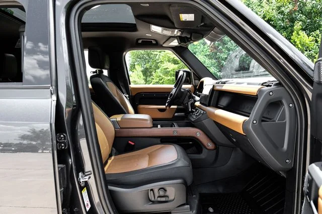 Used 2024 Santorini Black Metallic Land Rover X image 45