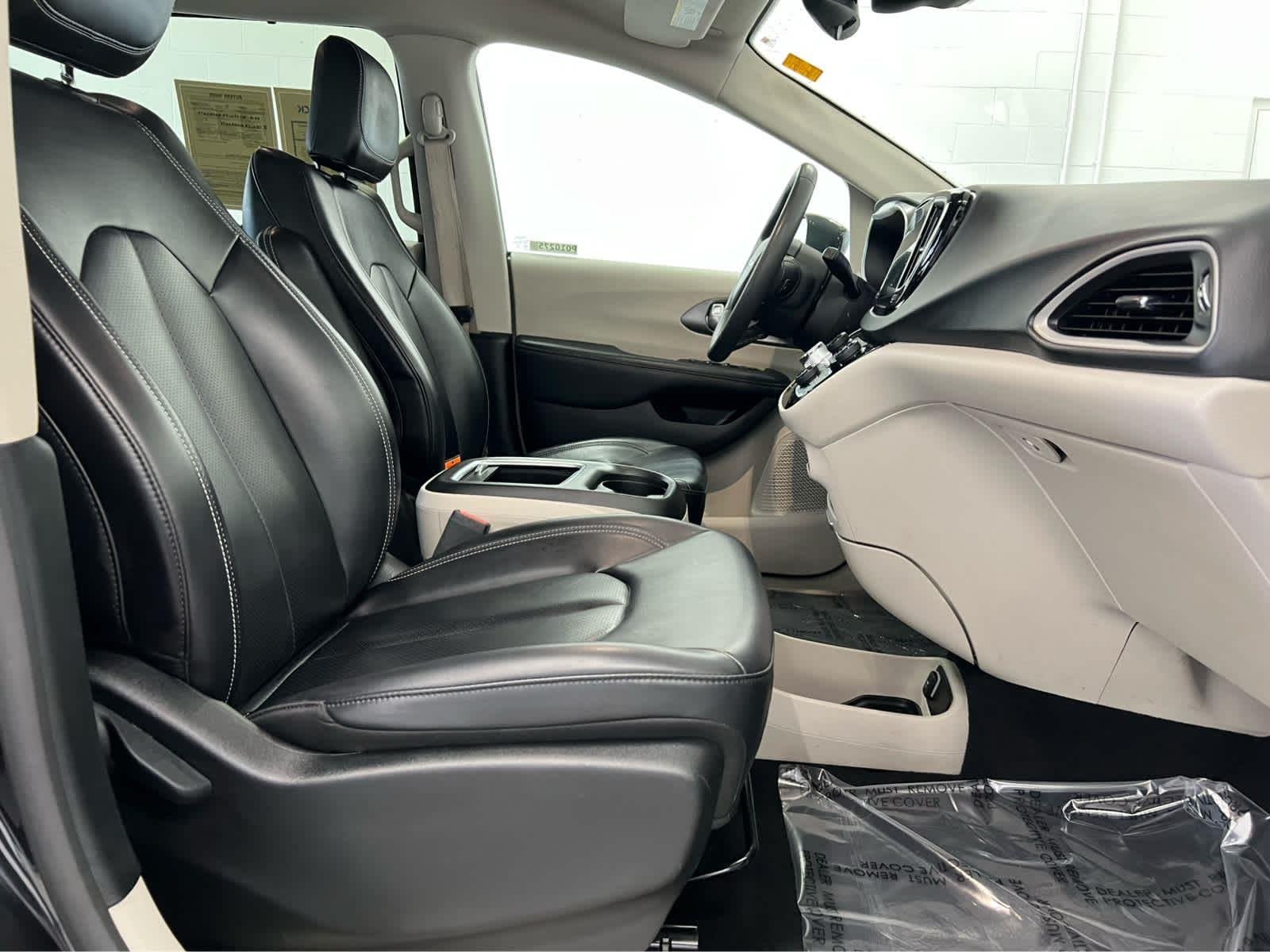 2023 Chrysler Pacifica Touring L - Photo 25