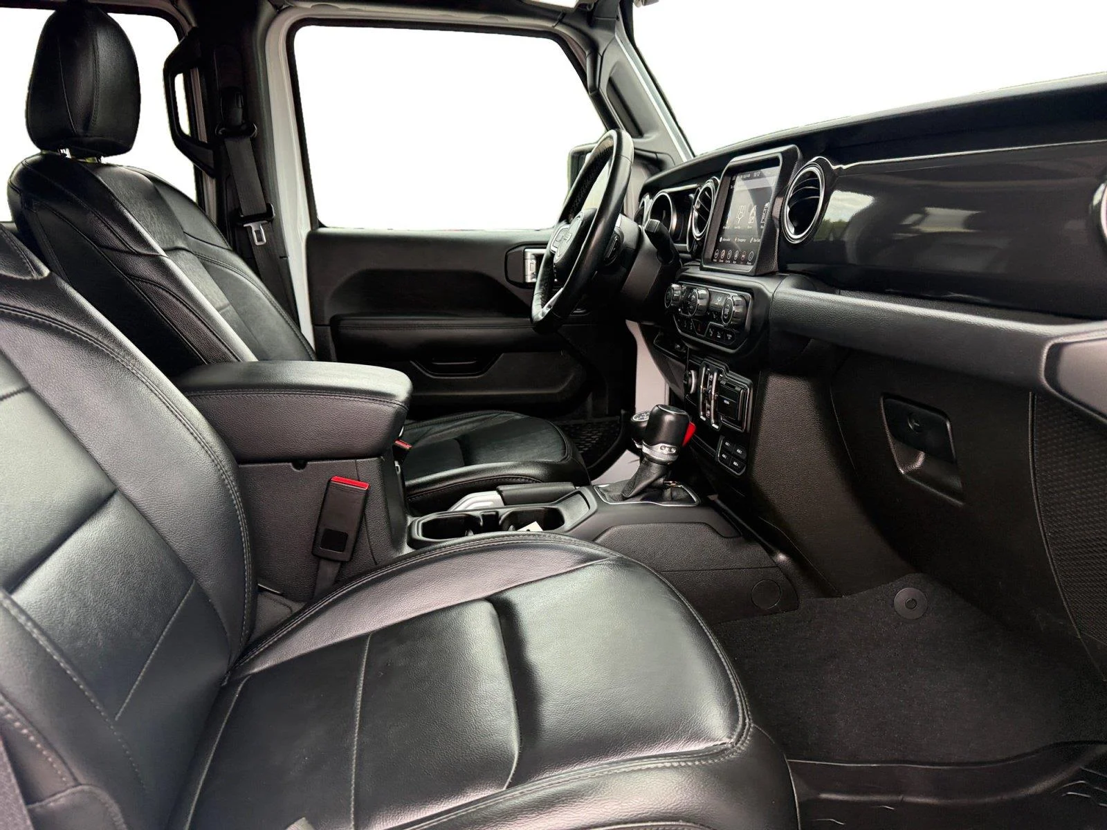Used 2022 Bright White Clearcoat Jeep Unlimited Sahara Altitude image 17