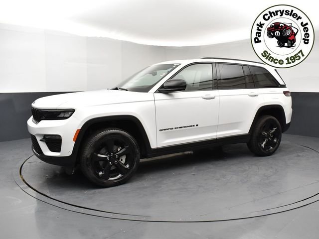 Used 2024 White Jeep Limited image 3