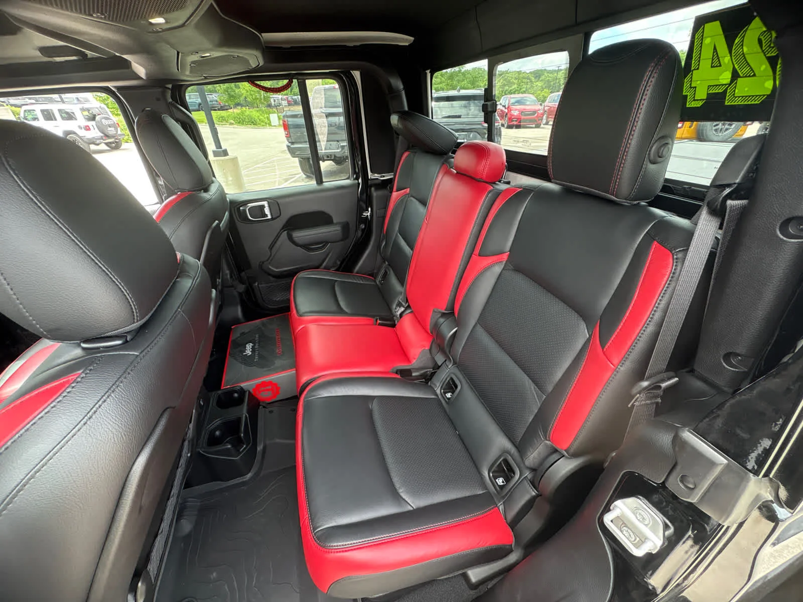 Used 2024 BLACK Jeep Rubicon image 12