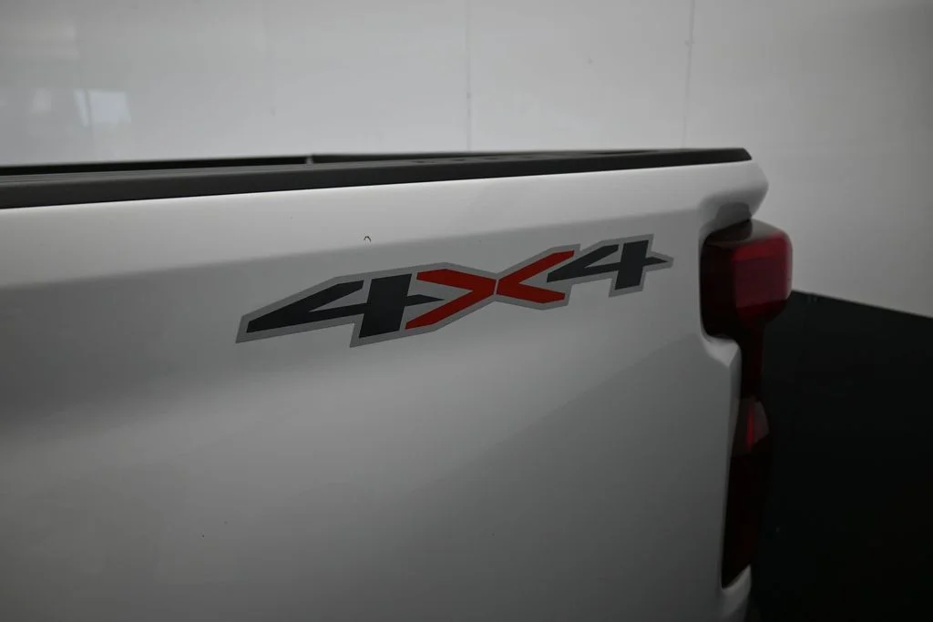Used 2025 Summit White Chevrolet LT image 40