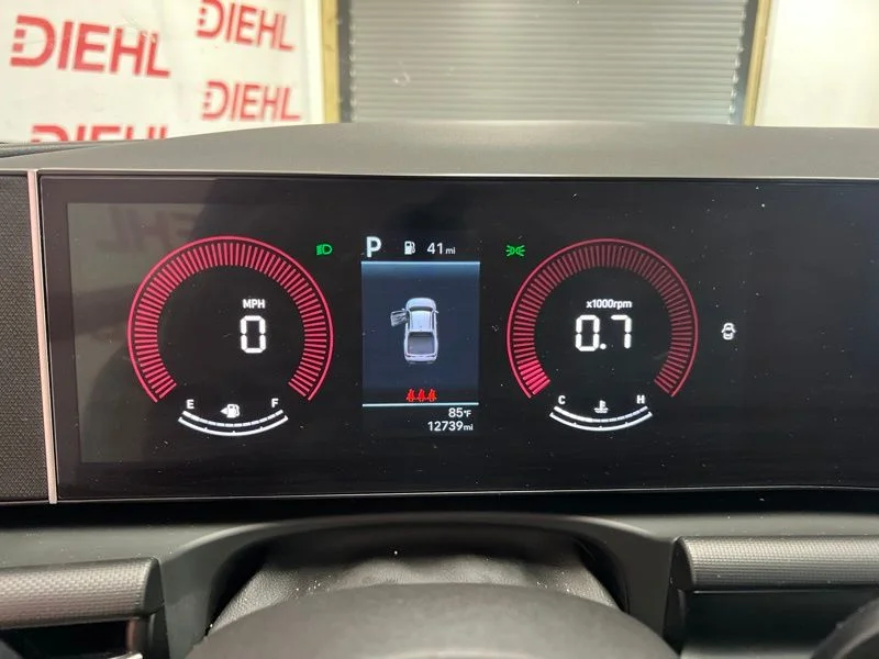 Used 2025 White Hyundai SEL image 20