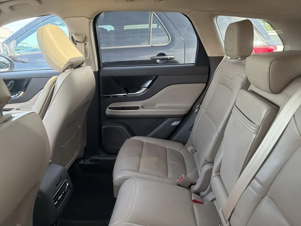 Used 2022 Blue Metallic Lincoln Standard image 9