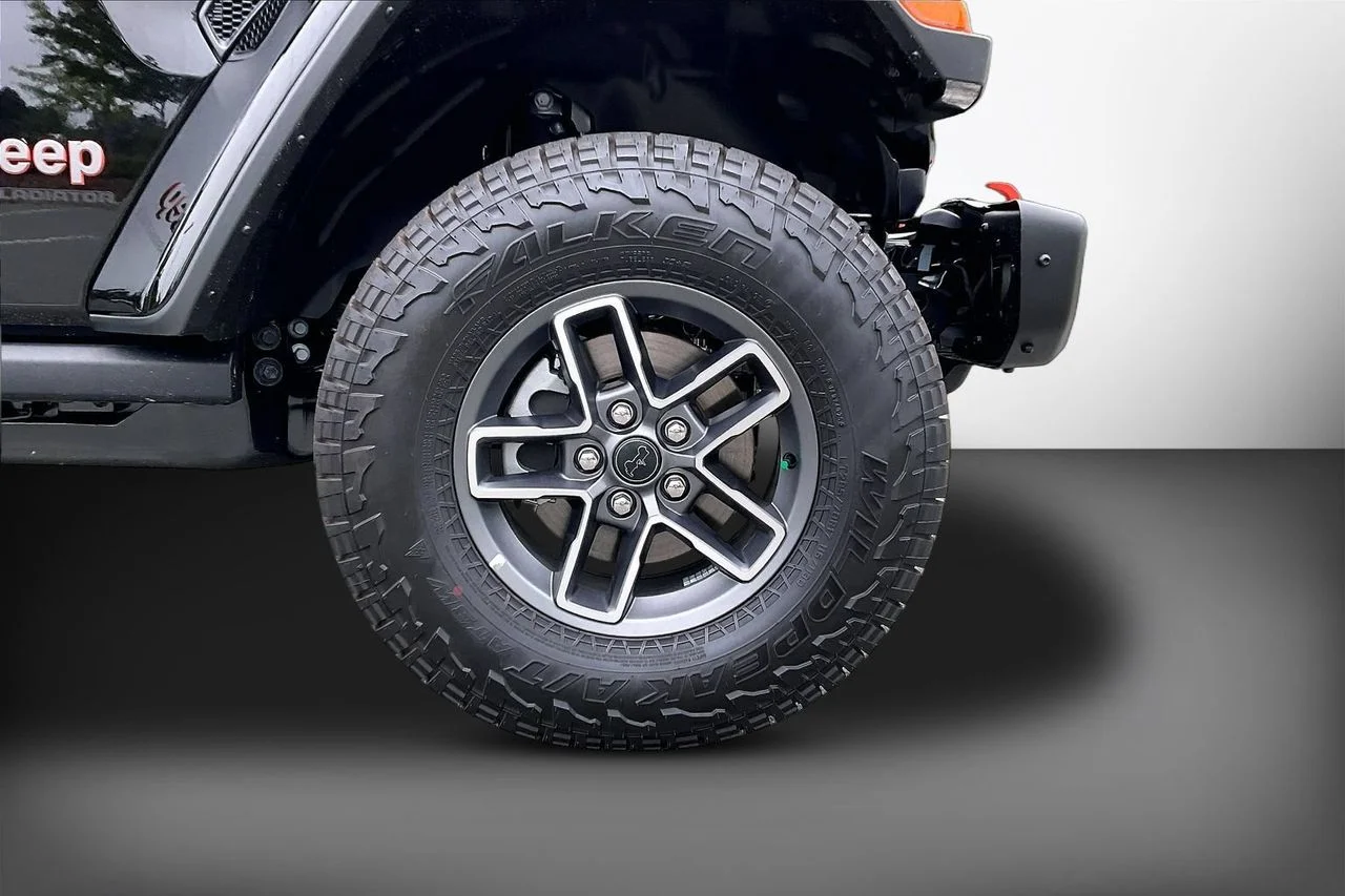 New 2026 Black Clear-Coat Exterior Paint Jeep Mojave X image 29