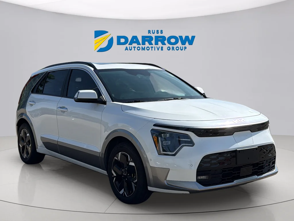 Used 2023 Snow White Pearl Kia Wave image 7