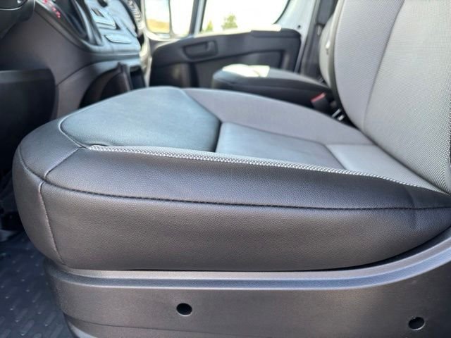 New 2026 Bright White Clear-Coat Exterior Paint RAM Low Roof image 16