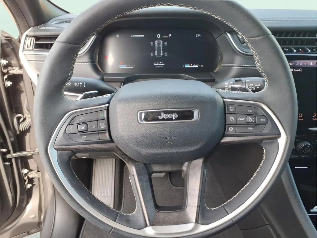 Used 2024 Gray Jeep Limited image 23
