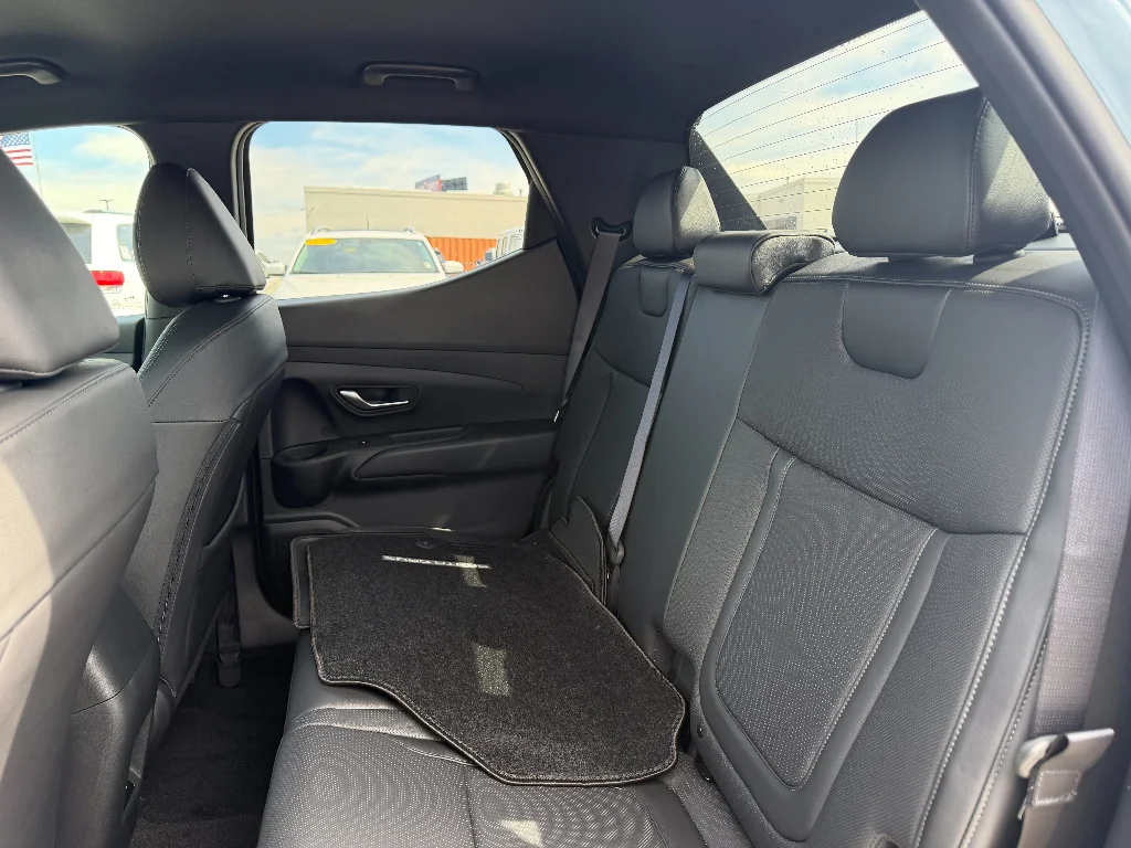 New 2027 Blue Stone Hyundai SE image 22