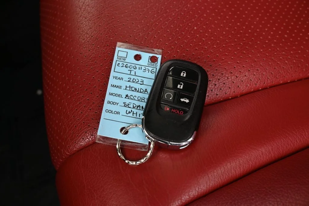 Used 2023 Platinum White Pearl Honda EX image 25