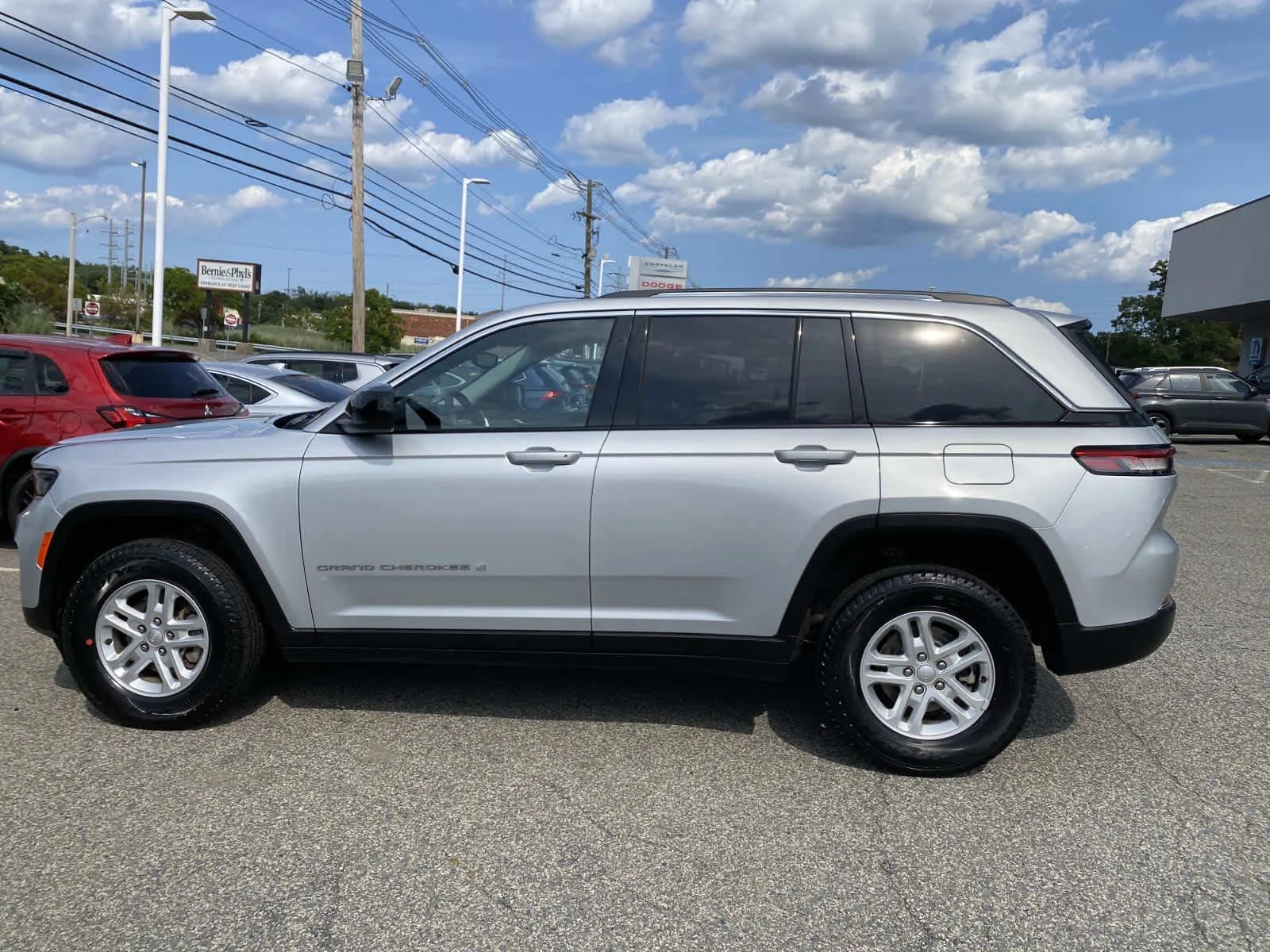 Certified Used 2023 Silver Zynith Jeep Laredo image 7