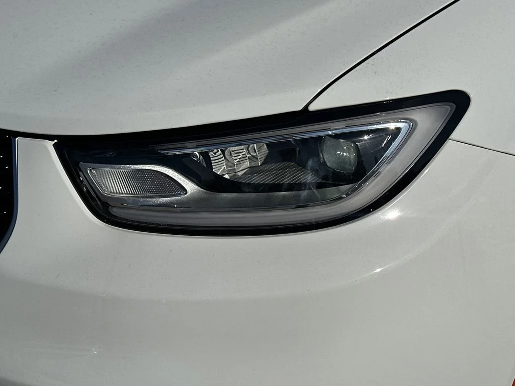 New 2026 Bright White Clear-Coat Exterior Paint Chrysler Pinnacle image 6