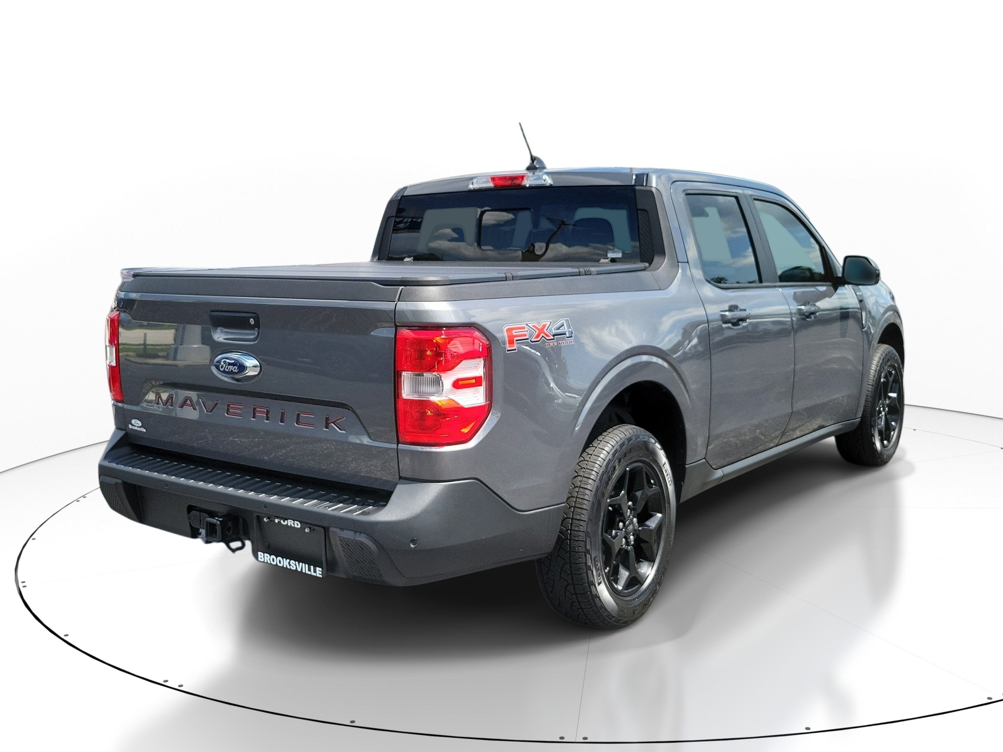 Used 2024 Gray Metallic Ford LARIAT image 5