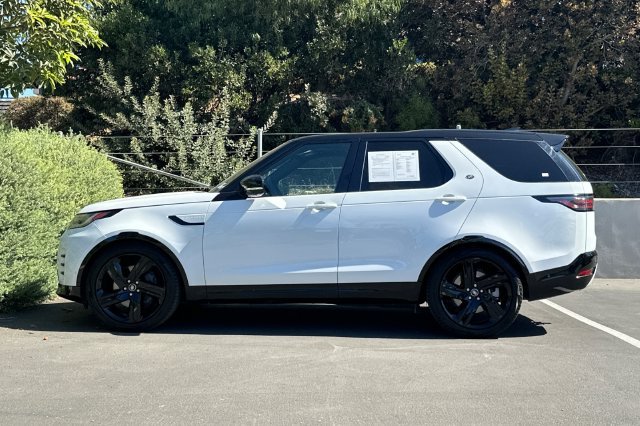 Certified Used 2025 White Land Rover Dynamic SE image 2