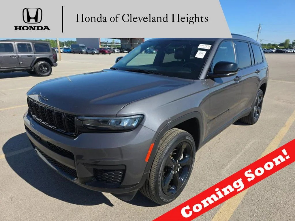 Used 2023 Gray Metallic Jeep Altitude image 1