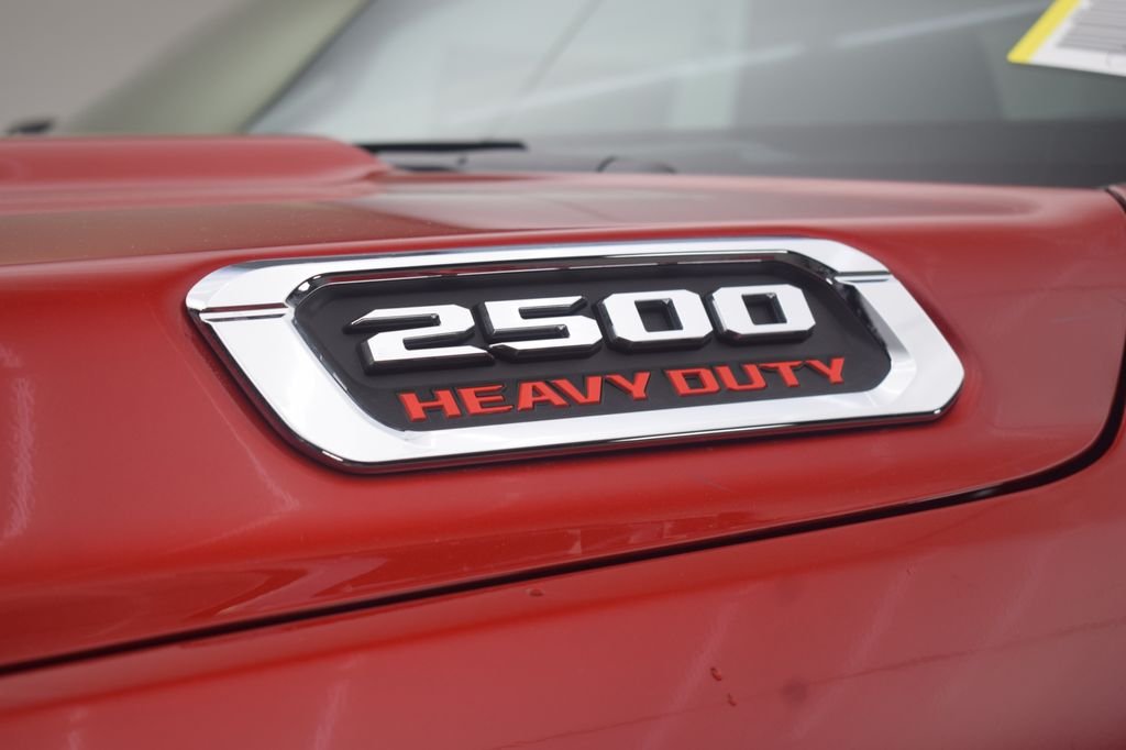 New 2026 Molten Red Pearl-Coat Exterior Paint RAM Tradesman image 21