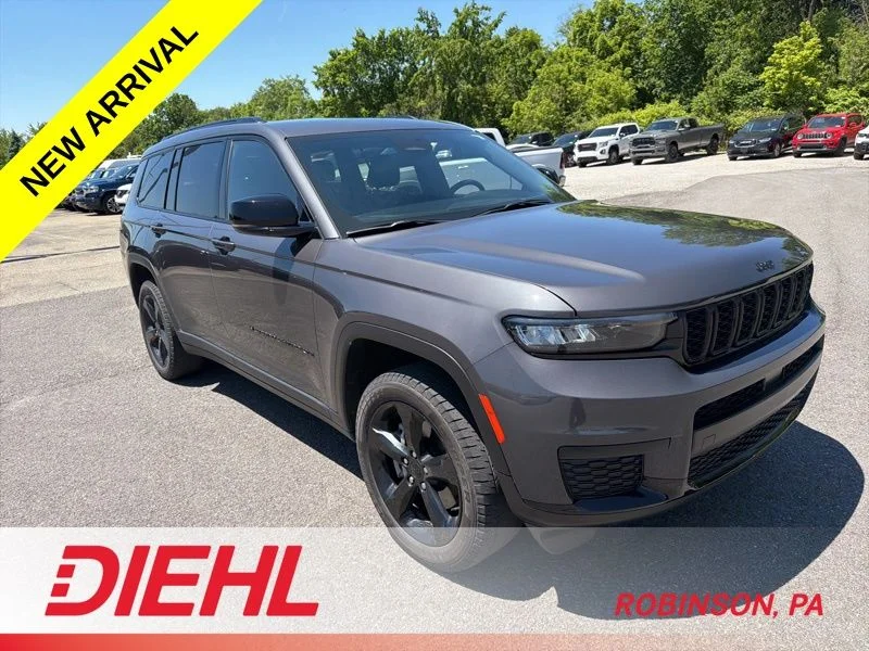 Used 2023 Gray Jeep Altitude image 4
