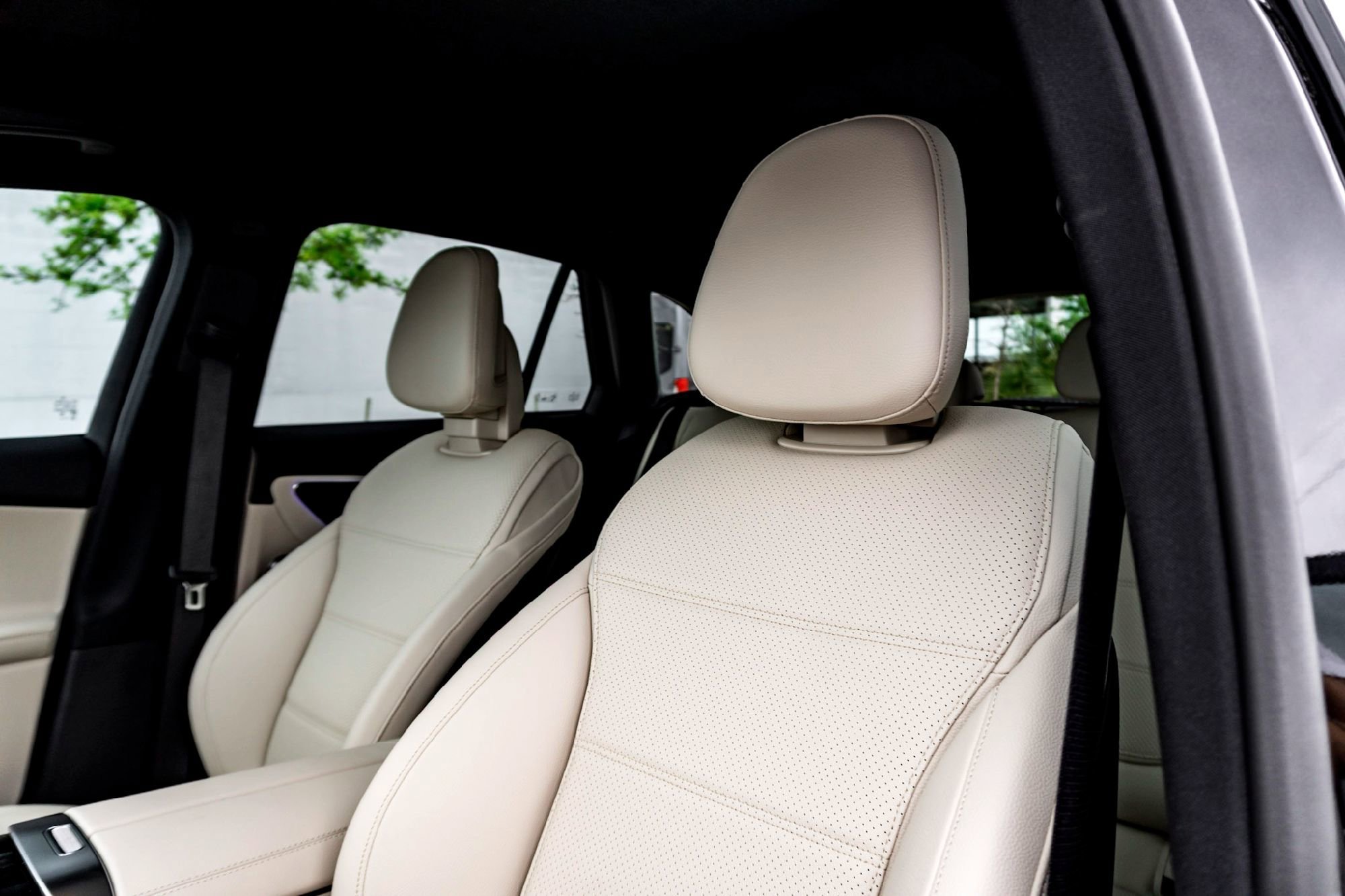 New 2026 Obsidian Black Metallic Mercedes-Benz GLC 300 image 33