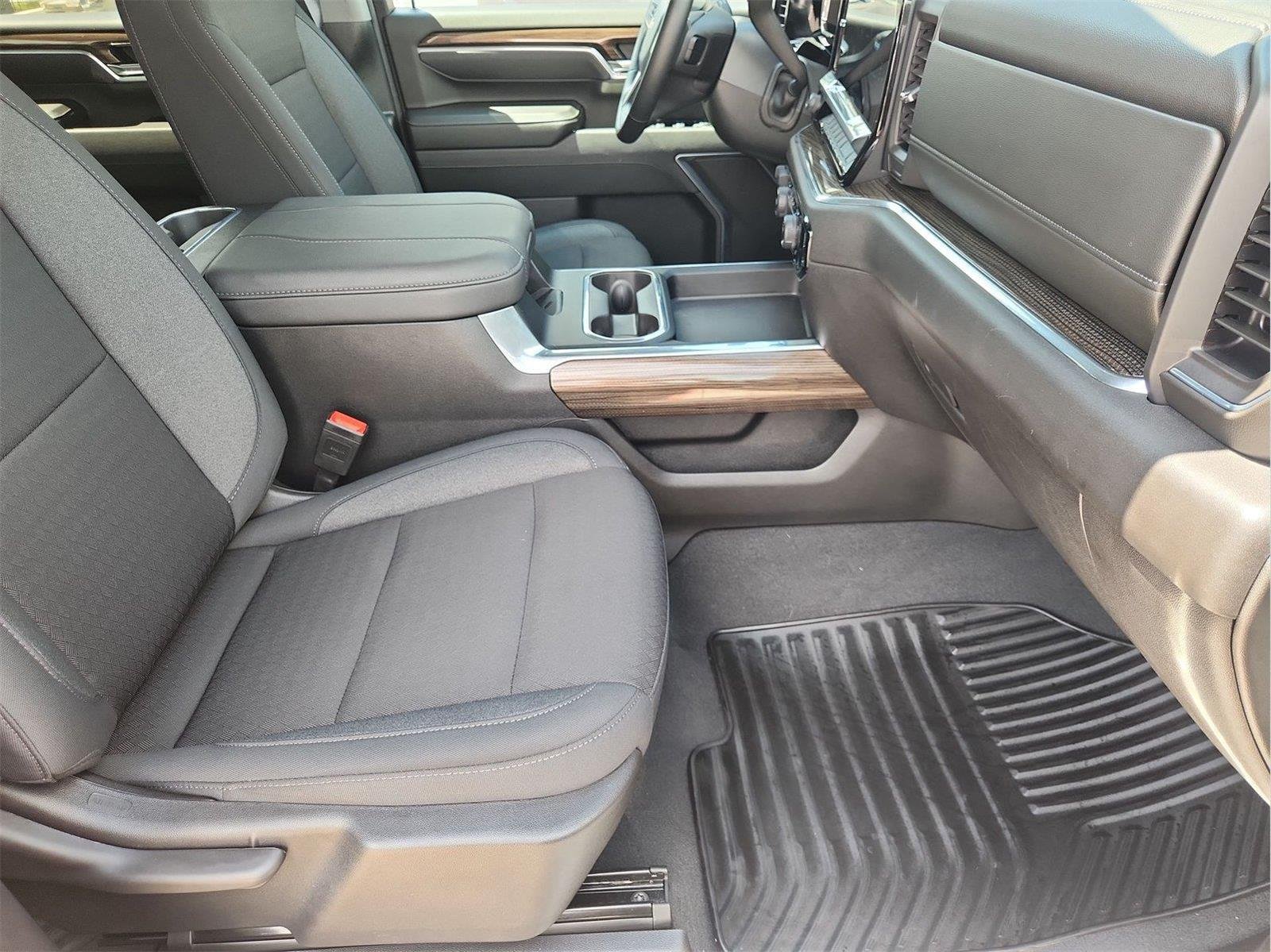 2025 Chevrolet Silverado 2500 HD photo 27 of 33