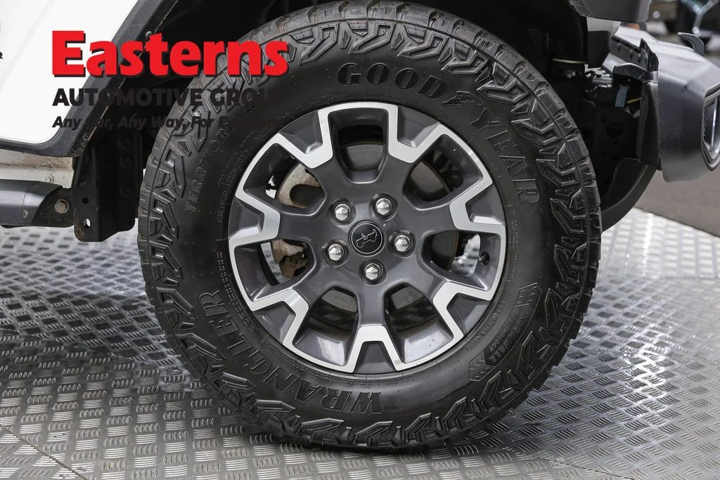 Used 2024 White Jeep Sahara image 31