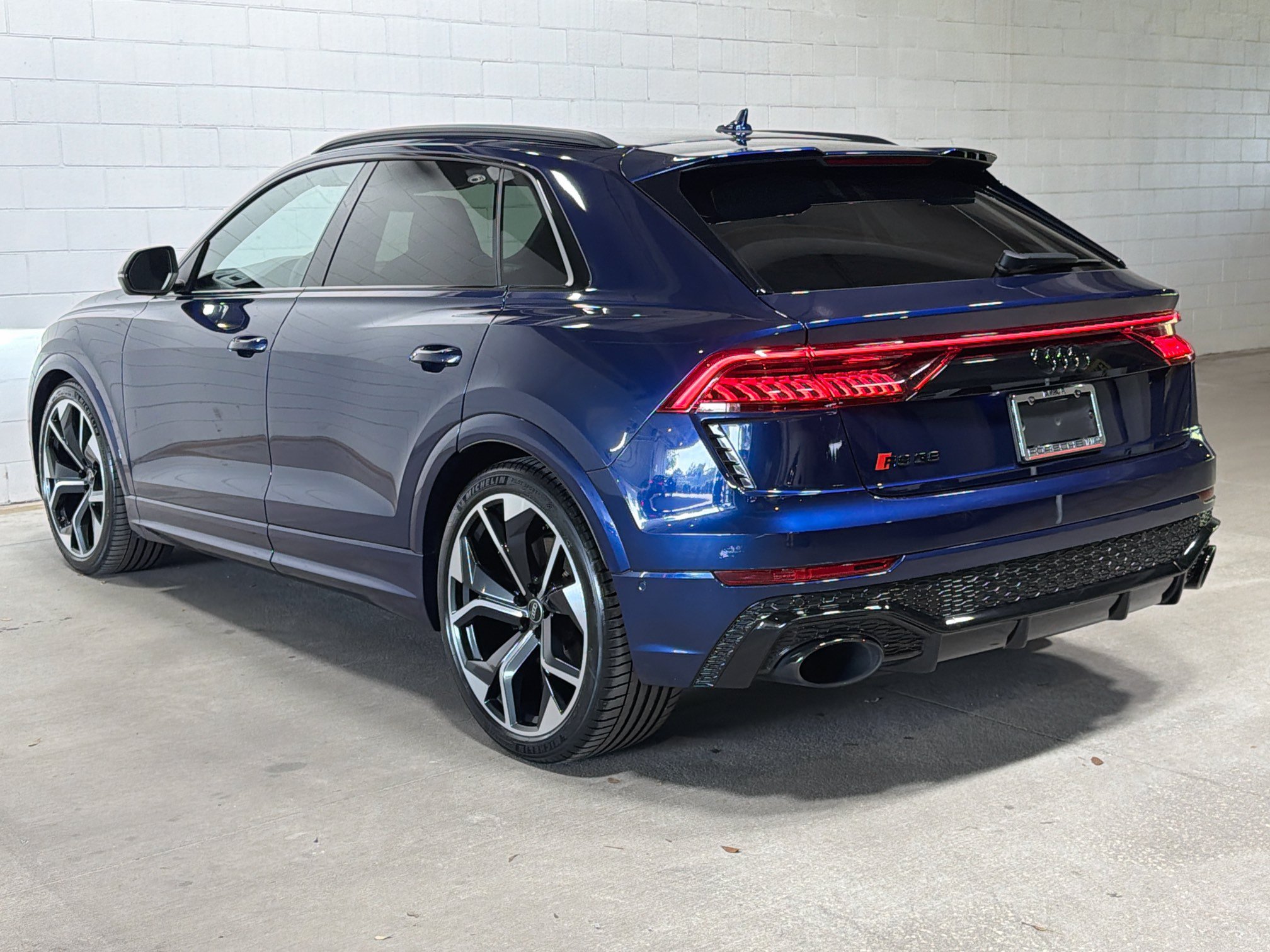 Used 2023 Navarra Blue Metallic Audi 4.0T image 3