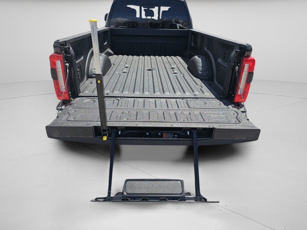 New 2026 Agate Black Metallic Ford LARIAT image 28