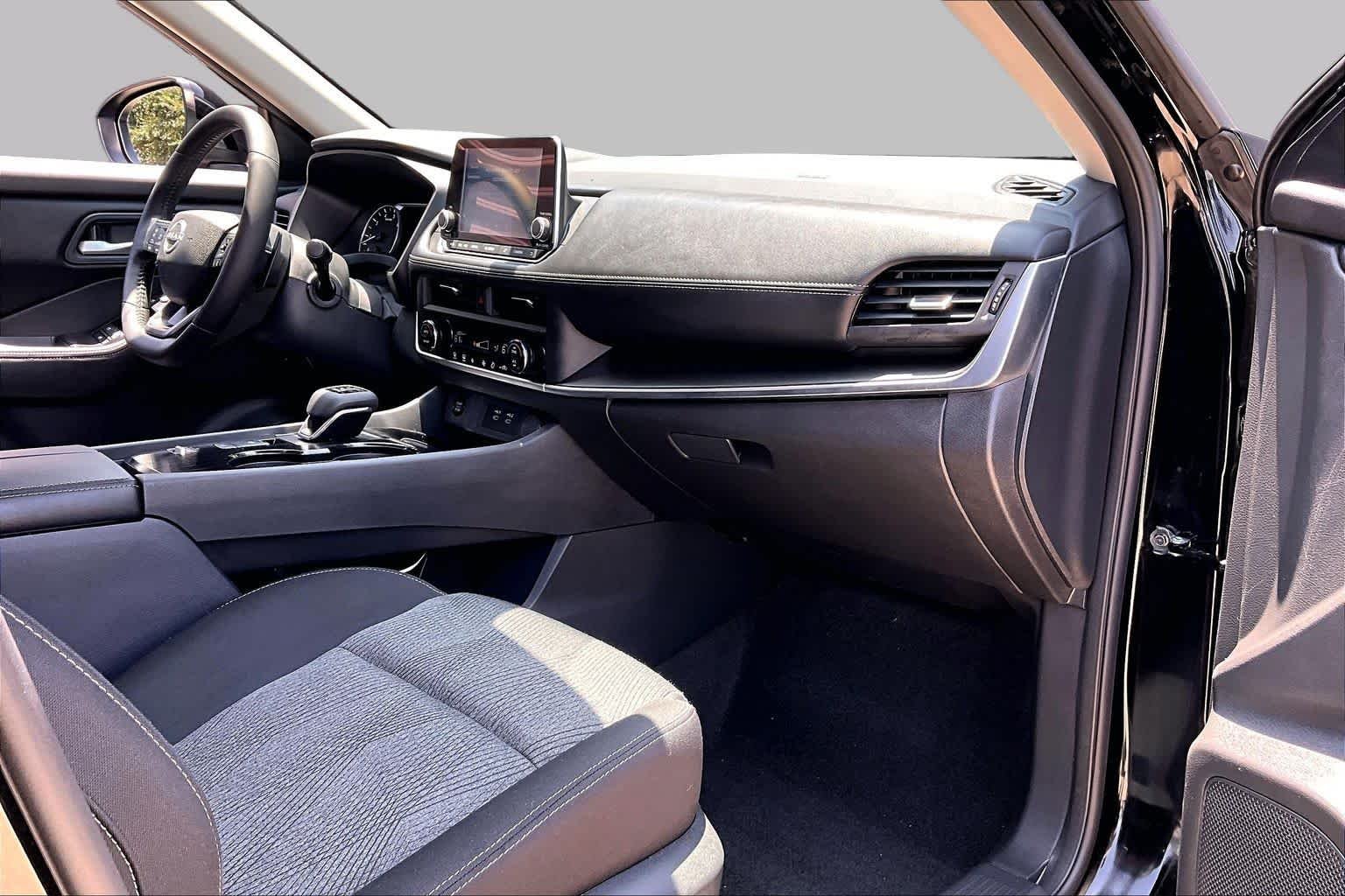 Used 2025 Super Black Nissan SV image 17