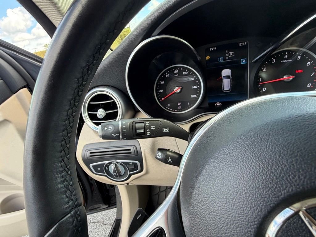 Used 2022 Black Mercedes-Benz GLC 300 image 44