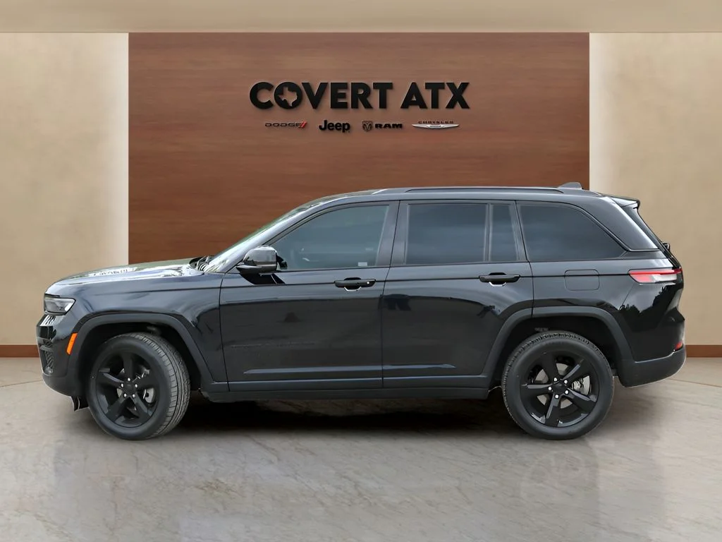 Used 2023 Black Jeep Altitude X image 2