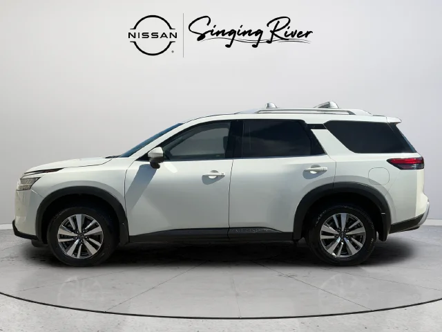 Used 2022 White Nissan SL image 4