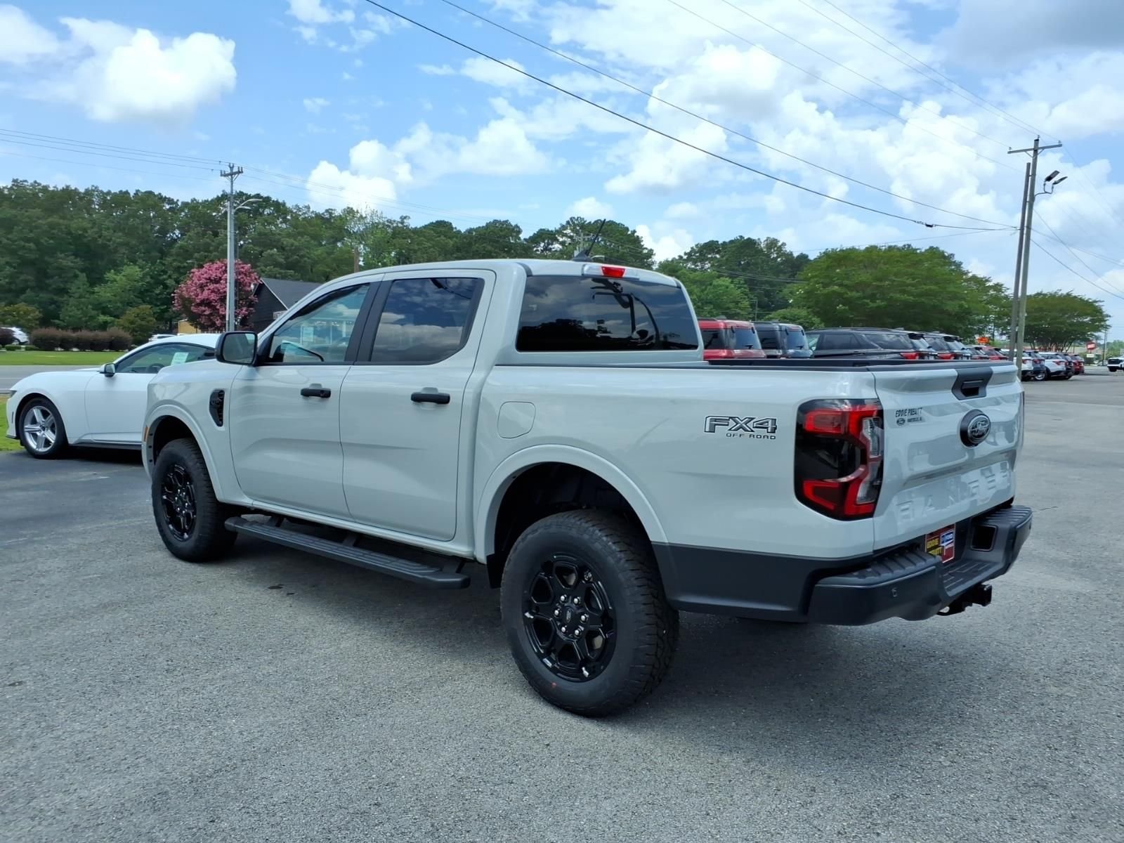 New 2026 Avalanche Ford XLT image 3