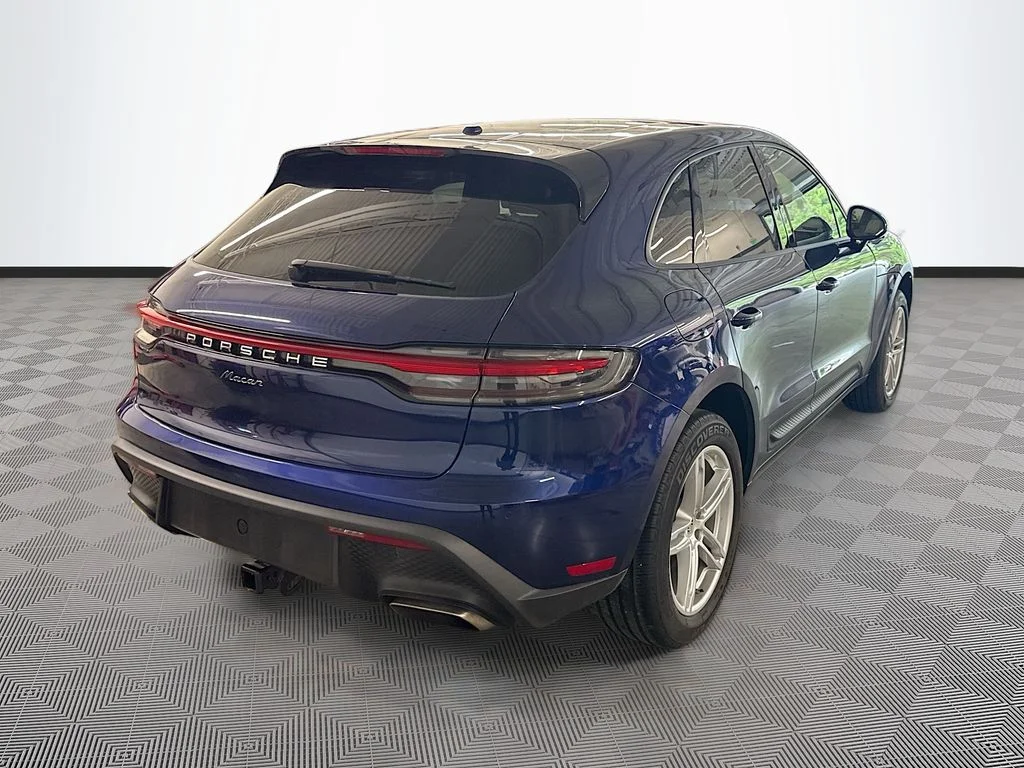 Used 2022  Porsche Base image 8