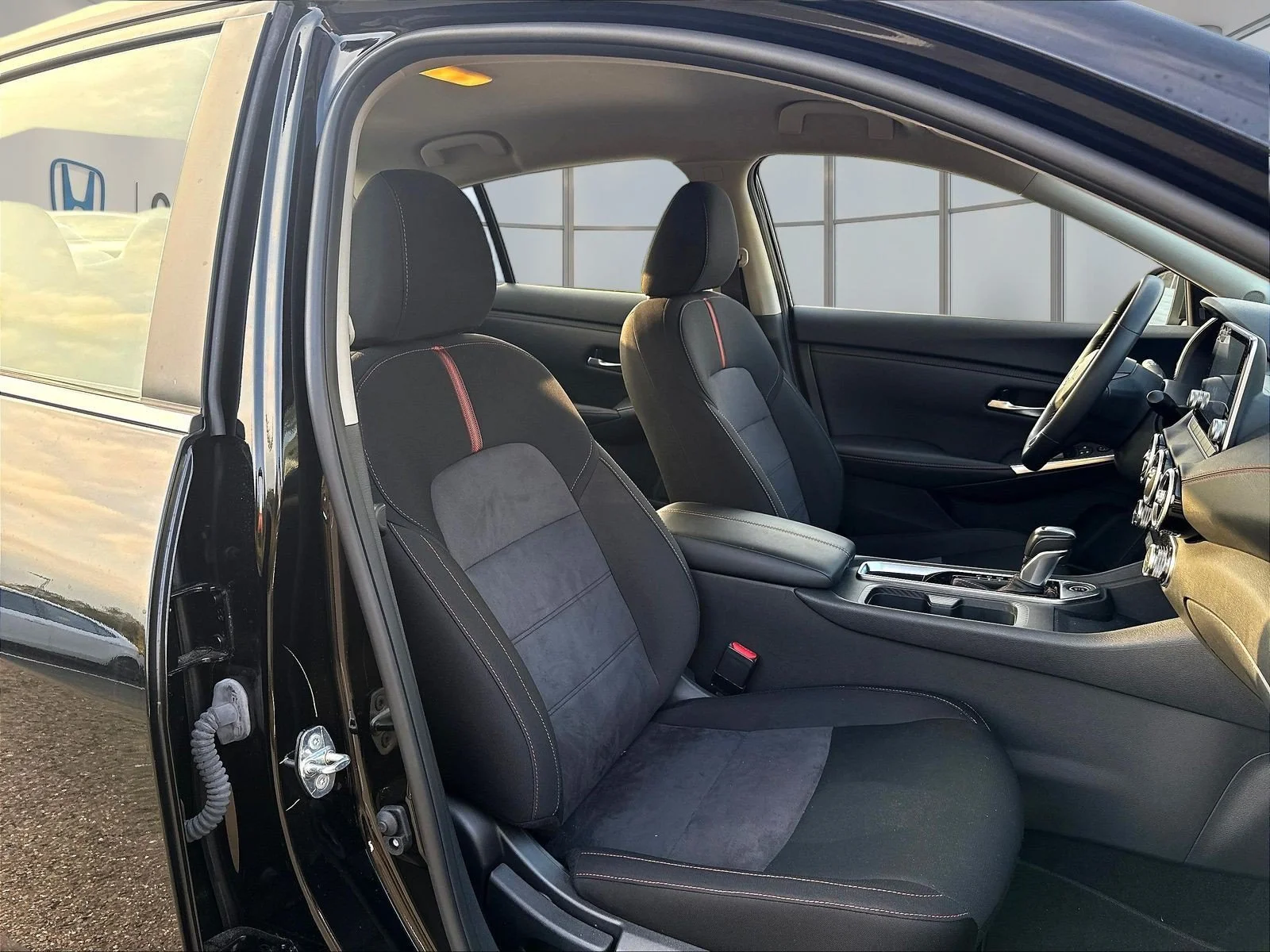 Used 2025 Super Black Nissan SR image 31