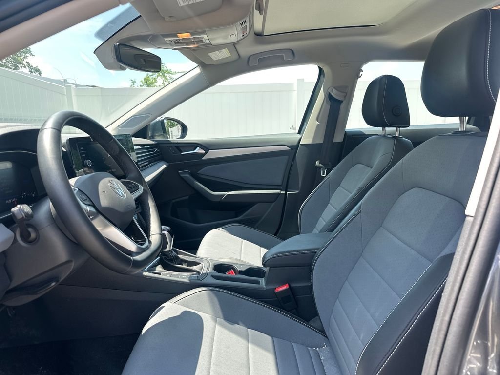 Used 2025 Gray Volkswagen 1.5T SE image 43