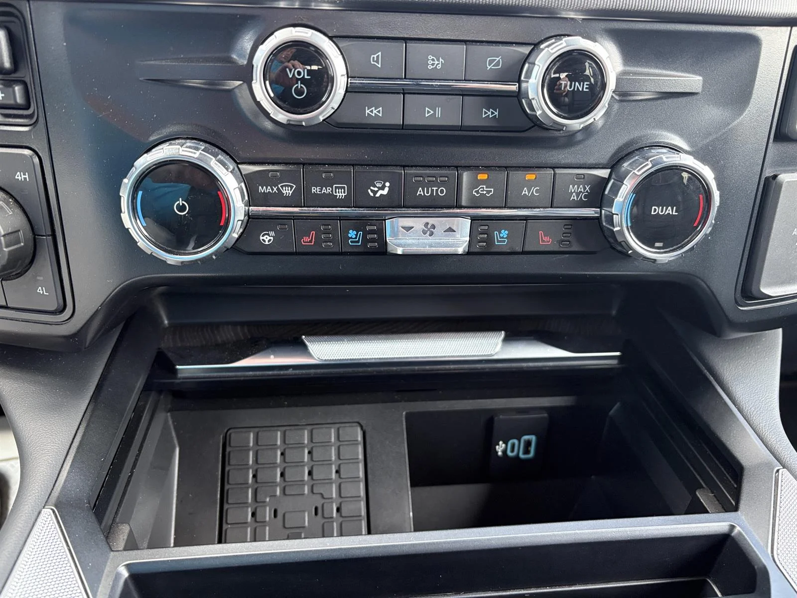 Used 2024 Black Ford Platinum image 36