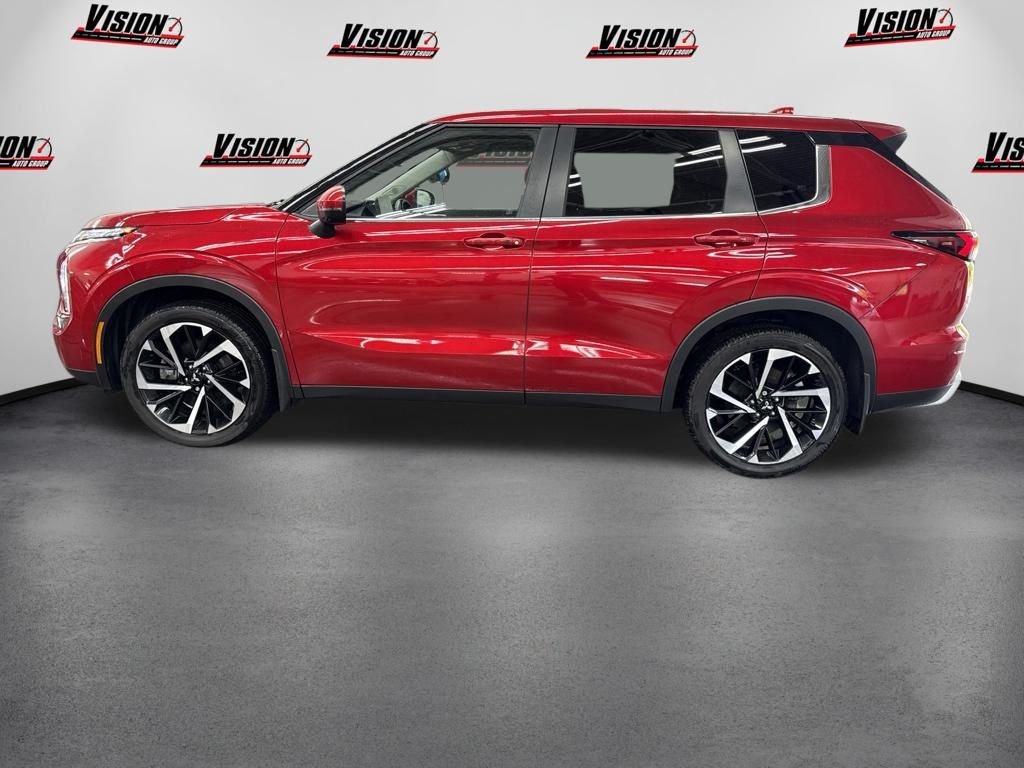 Used 2024 Red Mitsubishi  image 8