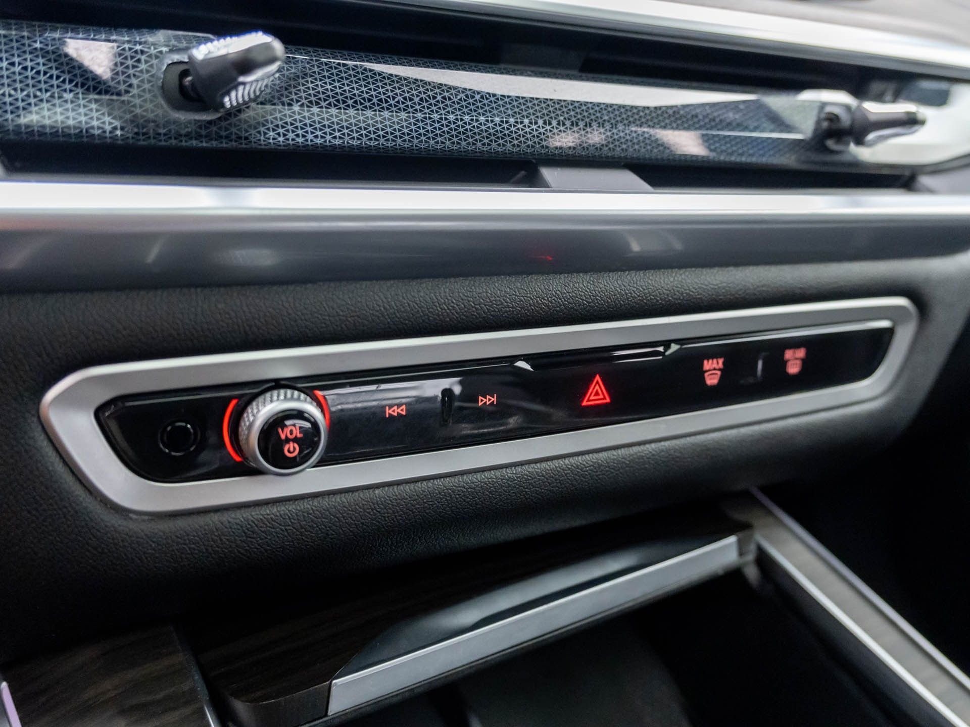 Used 2024 Black Sapphire Metallic BMW xDrive40i image 28