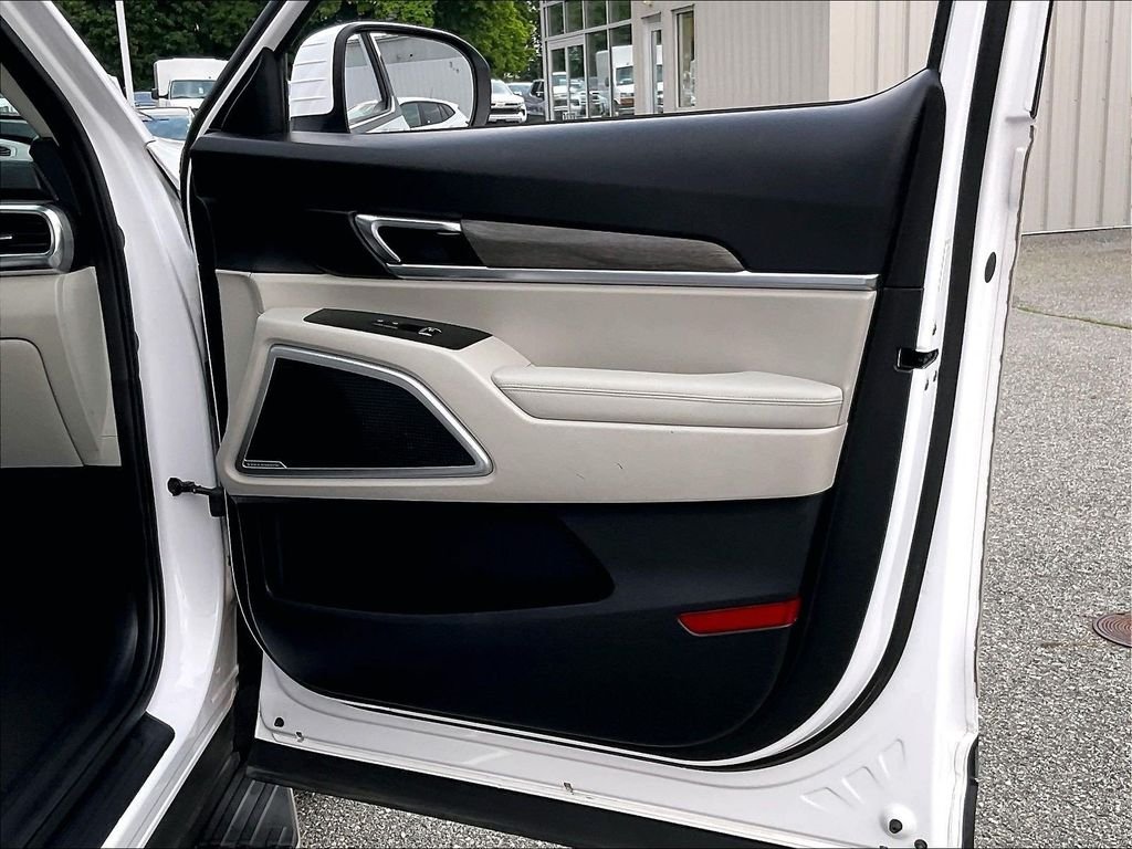 Used 2021 White Kia EX image 12