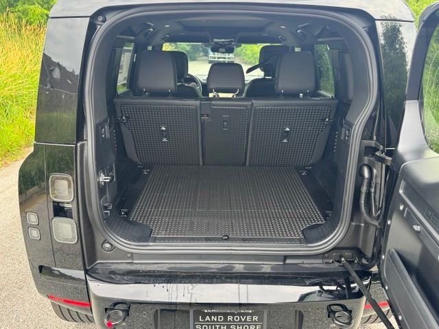 New 2026 Santorini Black Land Rover X-Dynamic SE image 14