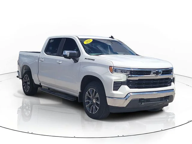 Used 2025 White Chevrolet LT image 3