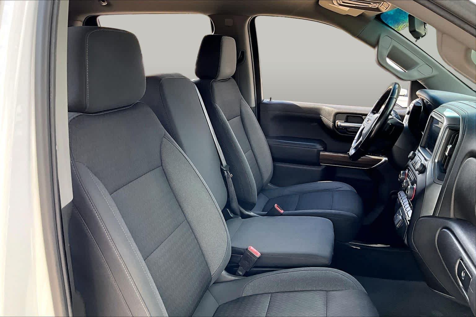 Used 2021 Iridescent Pearl Tricoat Chevrolet LT image 9