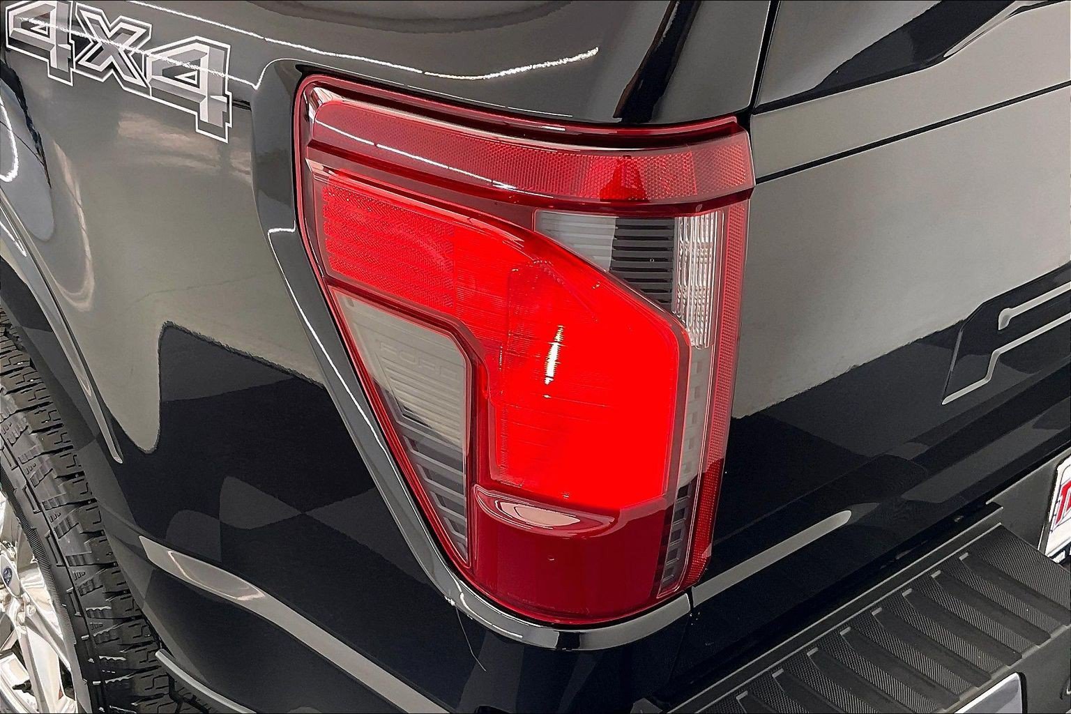 Used 2025 Agate Black Metallic Ford XLT image 30