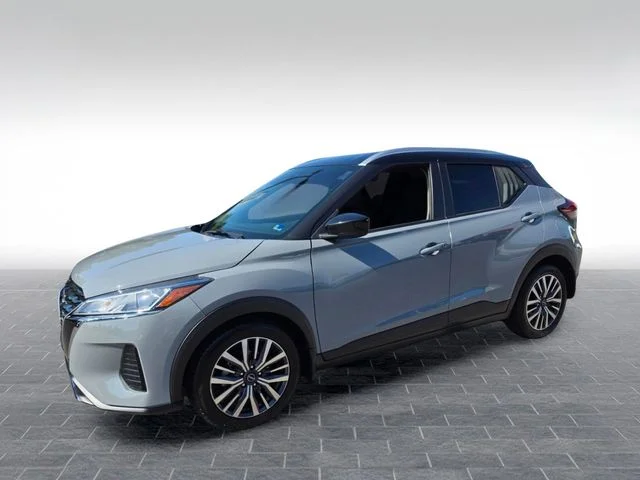 Used 2024 Gray Nissan SV image 3