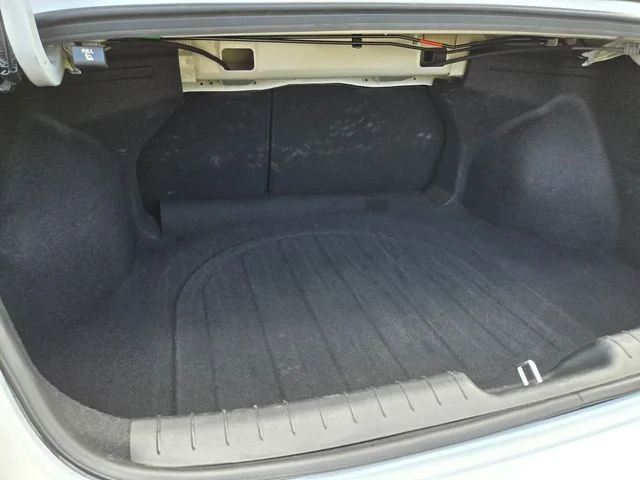 Used 2025 White Hyundai SEL Convenience image 16