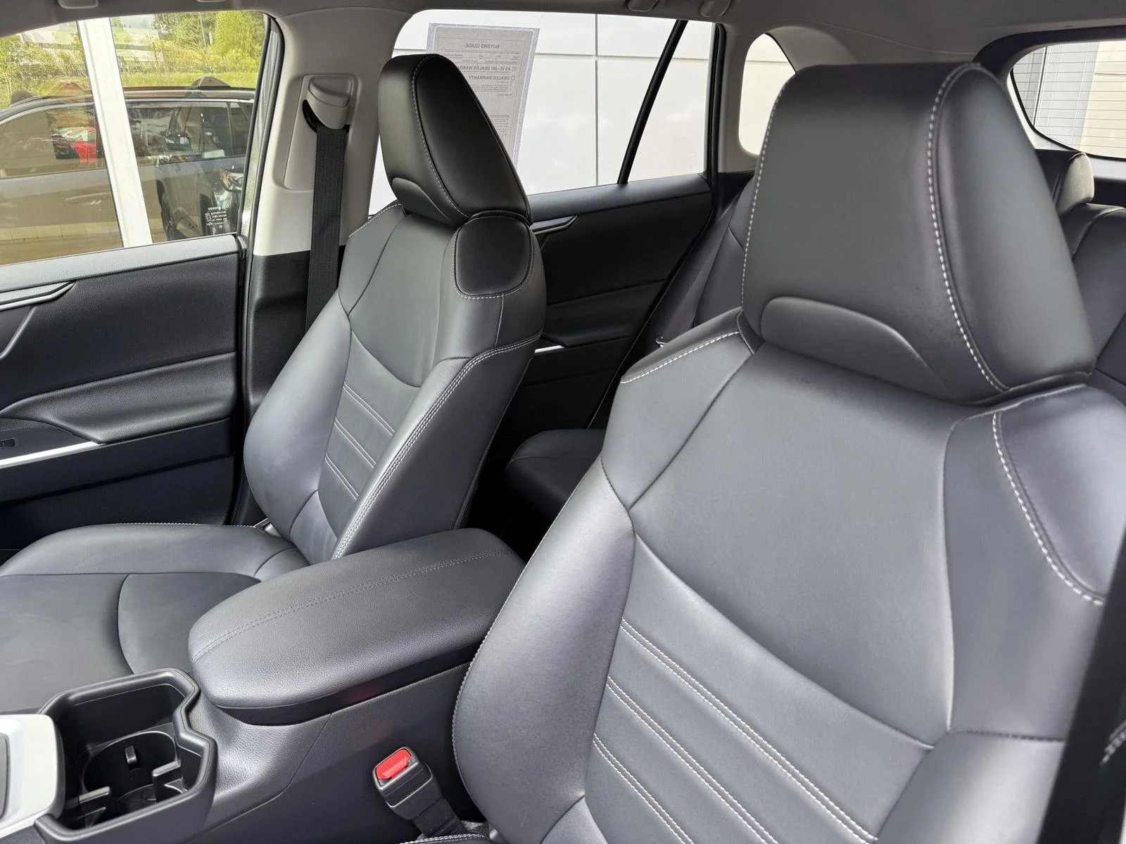Used 2025 Magnetic Gray Metallic Toyota Hybrid XLE Premium image 15