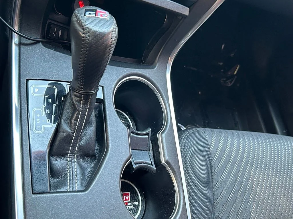 Used 2016 White Toyota LE image 19